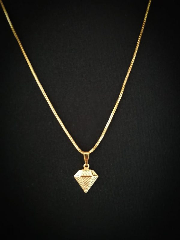 PINGENTE DIAMANTE - 1X1,5CM