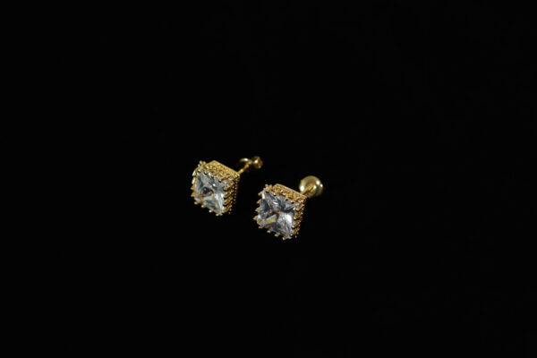 PAR DE BRINCOS PEDRA ZIRCÔNIA COROA (9X9MM)