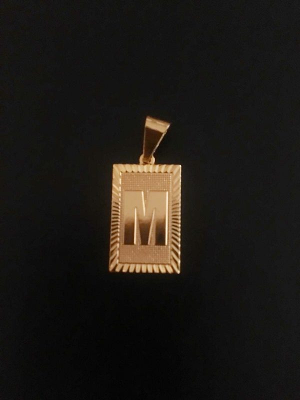 Pingente Letra - M - 1,5x2cm