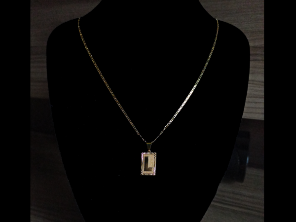 CONJUNTO PIESTRINE + PINGENTE LETRA L