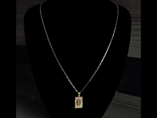 CONJUNTO PIESTRINE + PINGENTE LETRA O