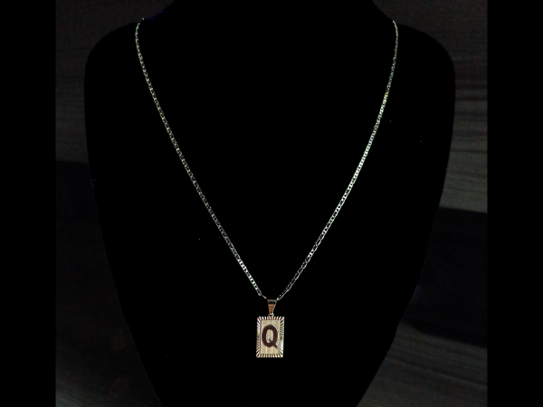 CONJUNTO PIESTRINE + PINGENTE LETRA Q