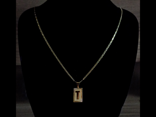 CONJUNTO PIESTRINE + PINGENTE LETRA T