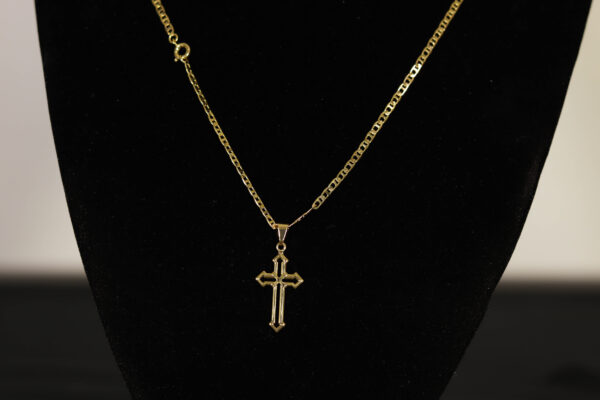CONJUNTO PIESTRINE + PINGENTE CRUZ VAZADA