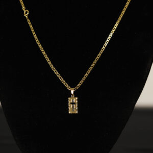 CONJUNTO PIESTRINE + PINGENTE PLACA CRUZ VAZADA