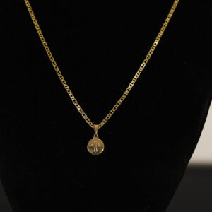 CONJUNTO PIESTRINE + PINGENTE PLACA REDONDA CRUZ